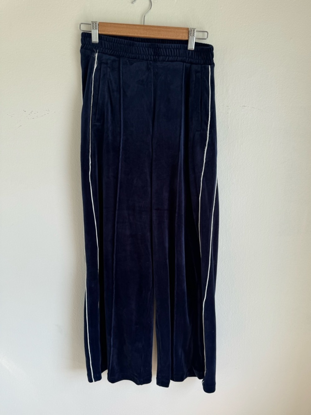 Moussy blue velvet sweats with stripe